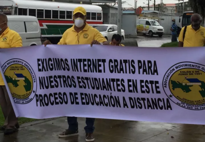  Los docentes manifiestan que los padres de familia no tienen laptop, celulares, internet y menos dinero para comprar data. Fotos: Diómedes Sánchez S