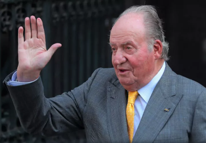  El rey emérito de España, Juan Carlos I,  abandona España ante el escándalo por sus presuntos negocios. Fotos: EFE.
