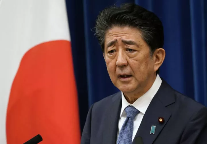 Shinzo Abe al hablar en rueda de prensa en la sede de la Jefatura de Gobierno en Tokio. Fotos: EFE. .