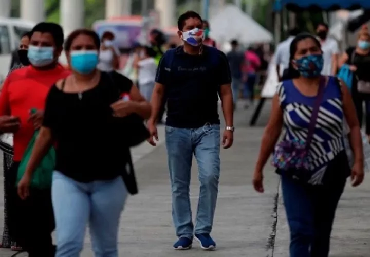 La reapertura de actividades, están condicionadas a que se mantenga la disciplina y que el RT no se dispare. Foto/EFE