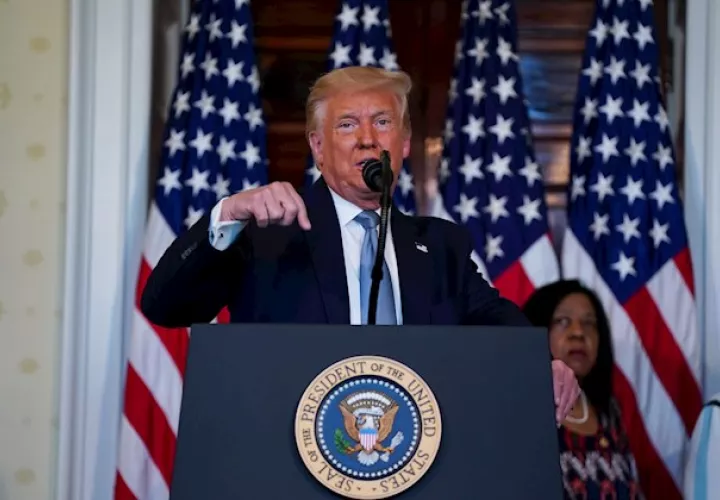 En el cierre de la primera de cuatro jornadas de convención demócrata, celebrada por primera vez en formato virtual debido a la pandemia de COVID-19, la ex primera dama Michelle Obama afirmó anoche que "Trump es el presidente erróneo para nuestro país... (y) no está a la altura del momento".