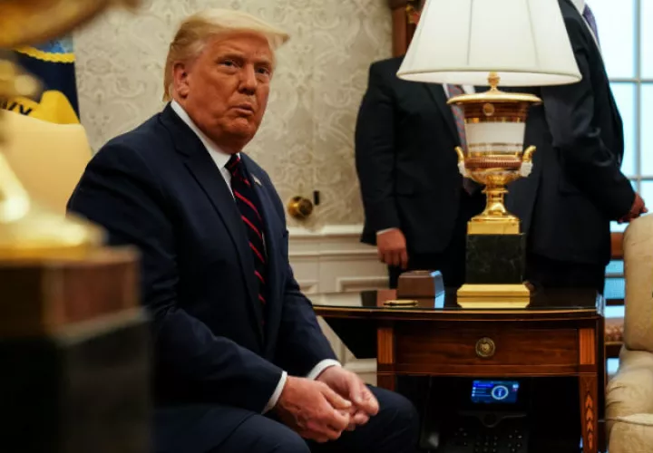 Trump, este jueves, en el Despacho Oval de la Casa Blanca, donde recibió al primer ministro de Irak, Mustafa al Kazemi. Fotos: EFE.