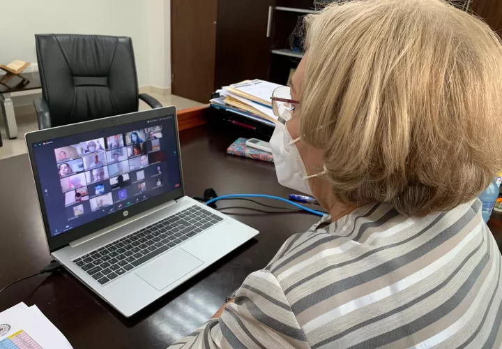 Etelvina Medianero de Bonagas, rectora de la UNACHI, dijo que más de 700 educadores y administrativos participaron de esta actualización que se realizó a través de las plataformas Moodle y  Classroom,