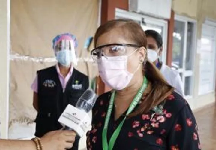 Elvia Lau, directora Nacional de Farmacia y Drogas del MINSA.