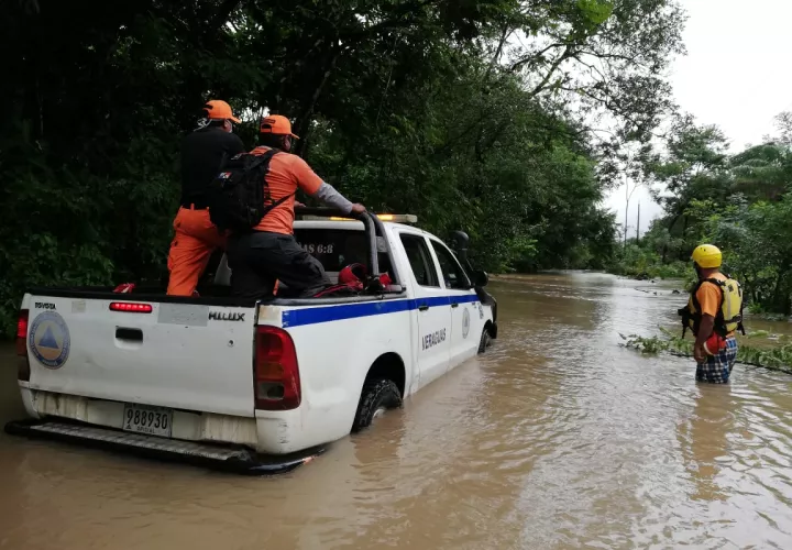 Ha sido imposible llegar a algunos sectores debido a las inundaciones y deslizamientos de tierra.
