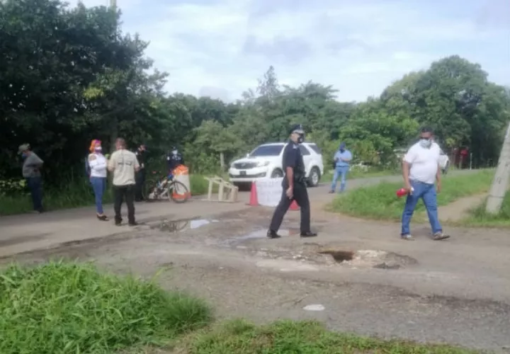 Denuncian daños en el sistema de alcantarillados y acueductos por parte de promotoras. Fotos: Melquíades Vásquez.