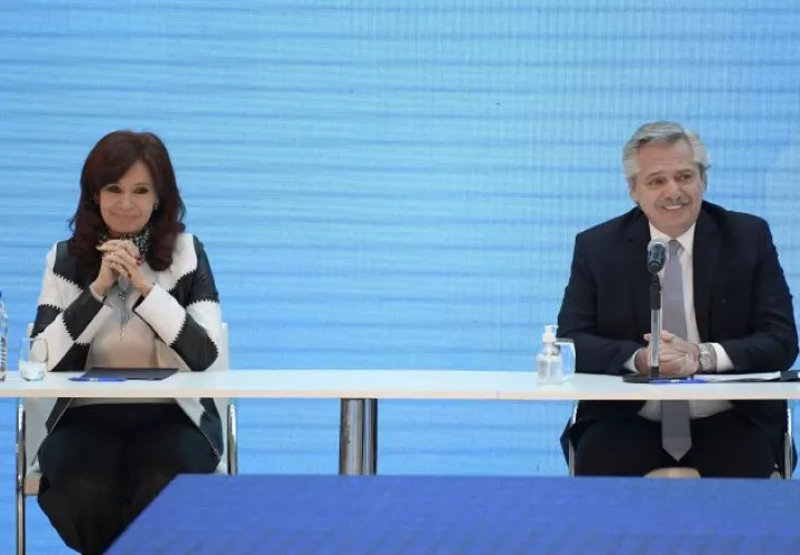 Tras  arduas negociaciones con poderosos fondos de inversión, Argentina logró un aval del 93.55% a su propuesta de reestructuración. EFE