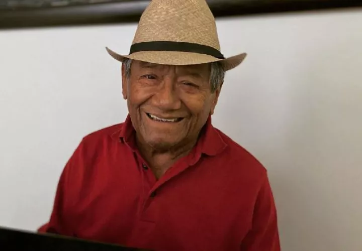 Armando Manzanero.  Telemundo