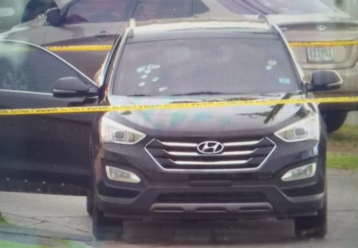 El vehículo tiene varios impactos de bala. Foto: Tráfico Panamá