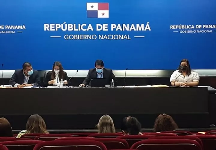 El acto de presentación y apertura de sobres se realizó en el Anfiteatro de la Presidencia. Foto Víctor Arosemena