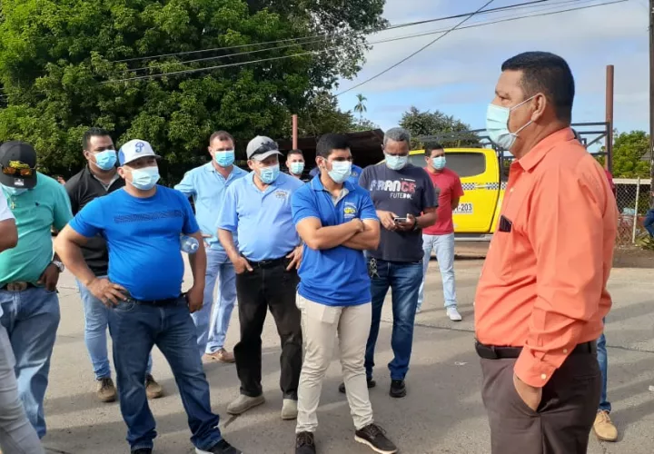 Esta apertura, significaría que más de 500 taxis circularían en el distrito de Chitré a la vez, sin que todavía existan todos los comercios abiertos. FOTO/THAYS DOMÍNGUEZ
