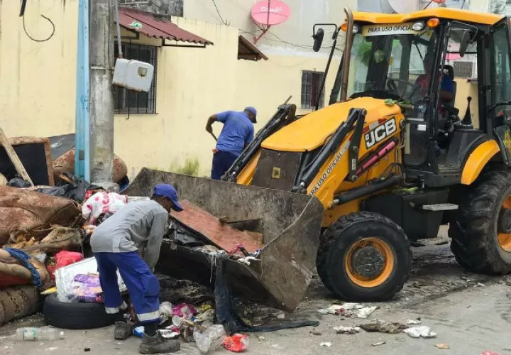Los usuarios prefieren pagar el agua dejando morosa la recolección de la basura. Fotos: Diómedes Sánchez. 