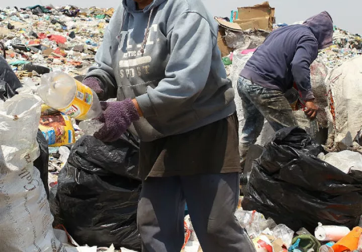  Biólogos califican el descarte inadecuado de los residuos anticoronavirus como "basura de la pandemia". Fotos: Archivo/Ilustrativa.