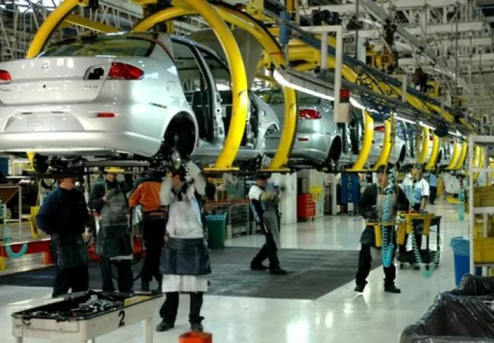 La producción de la industria se desplomó un 9,3 % en marzo frente a febrero y un 19,5 % en abril en comparación con el mes anterior. EFE
