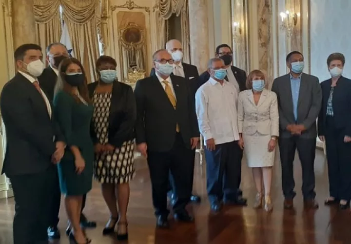 El acto de instalación se realizó en la Presidencia. Foto/Víctor Arosemena