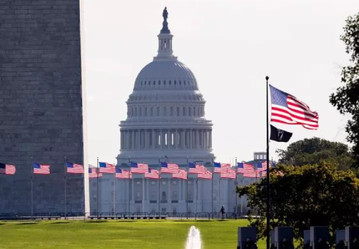 Donald Trump también fue cuestionado por el hecho de que vaya a presentar un nominado al Supremo antes de las elecciones del próximo 3 de noviembre, cuando los republicanos bloquearon que el expresidente Barak Obama lo hiciera en 2016 antes de los comicios de ese año. FOTO/EFE