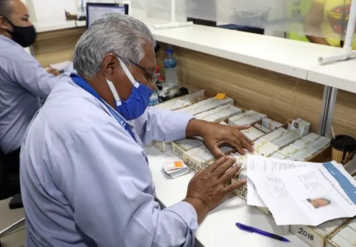 Los usuarios que realizaron el trámite de duplicado  gratis tienen plazo hasta octubre para retirar el documento.