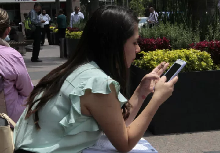 En Sudán hay unos 31 millones de usuarios de teléfono móvil y más de 13 millones de suscriptores de internet de datos. Fotos: EFE/Ilustrativa.