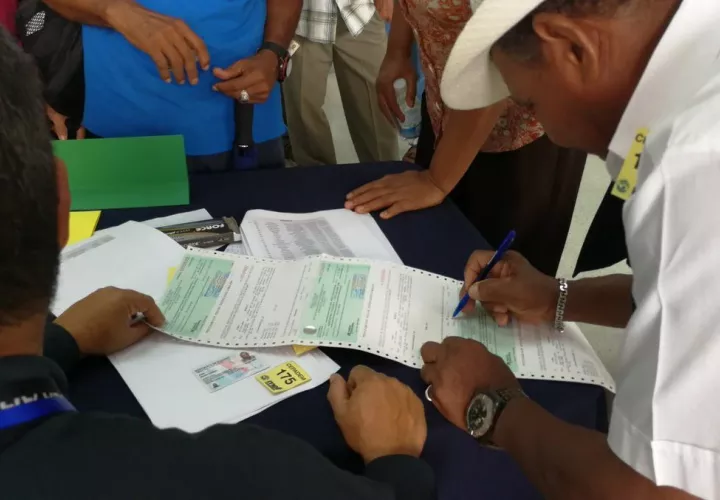 Las personas que no hayan negociado ni endosado su Cepadem y el mismo se mantenga a su nombre, no tienen que registrarlo en el MEF y podrán cambiarlo directamente en el BNP.