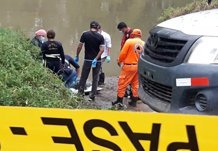Según los primeros informes el cuerpo fue ubicado en medio de una empalizada en el río, por lo que se presume perdió la vida por inmersión. FOTO/Mayra Madrid