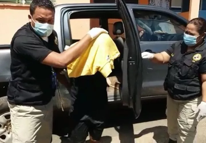 Una vez se aplicó como medida cautelar la detención provisional se ordenó el traslado del joven al centro penal ubicado en el corregimiento de Chiriquí. FOTO/Mayra Madrid