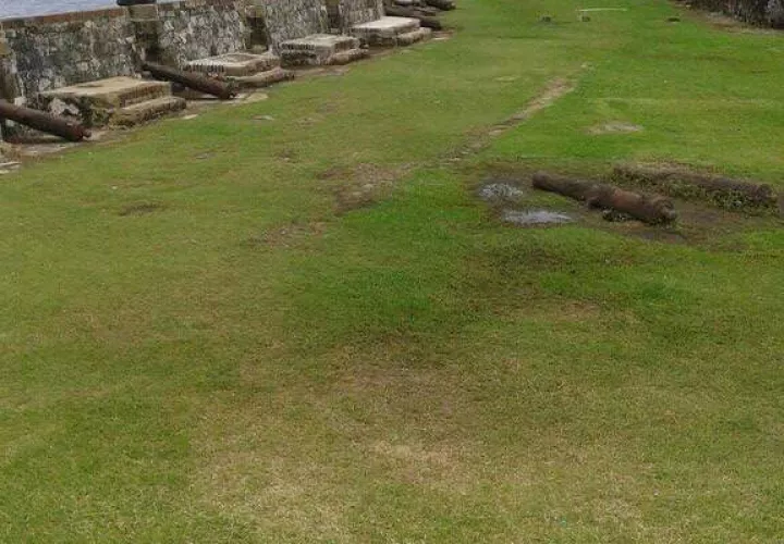 Los habitantes del área, han solicitado que se hagan las restauraciones en el caso de San Lorenzo y Portobelo, para rescatar la historia española en la época de la conquista, y así, generar sus propios ingresos en la industria sin chimenea.