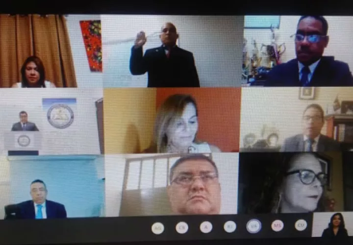 El comisionado Irving Muñoz juramentó virtualmente como primer presidente de Conapol. Fotos: Cortesía.