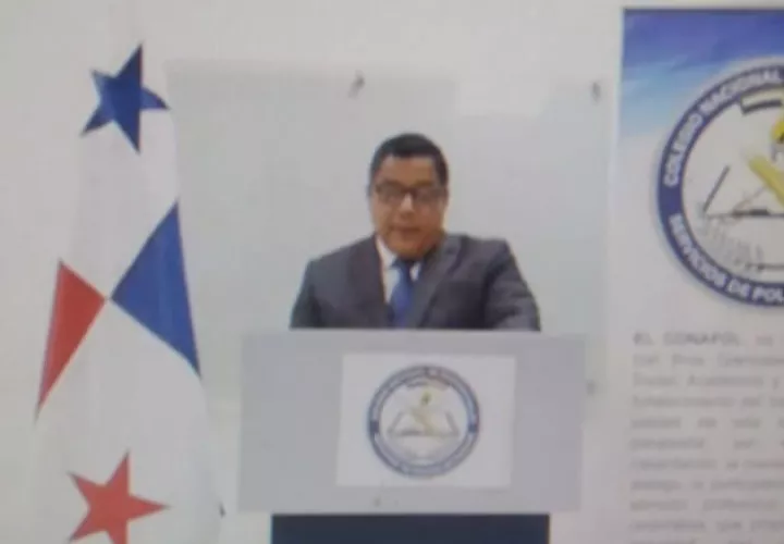 El comisionado Irving Muñoz juramentó virtualmente como primer presidente de Conapol. Fotos: Cortesía.
