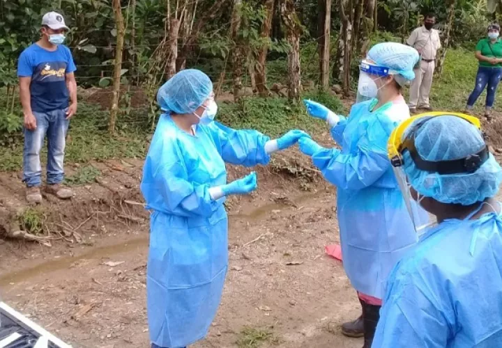 Los Equipos de Respuesta Rápida de Penonomé siguen trabajando en las comunidades rurales. Foto cortesía Minsa