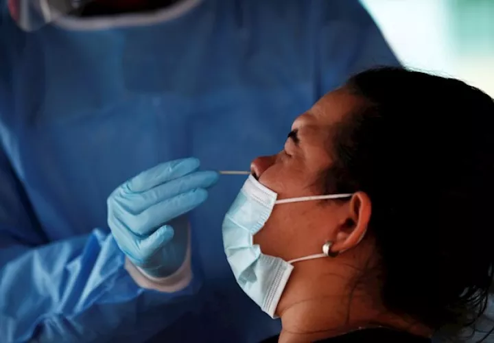 América suma más de la mitad de los contagios, con 15,4 millones, y le siguen como regiones más afectadas en cuanto a número de positivos el sur de Asia, con 6 millones, y Europa, con 5,1 millones.