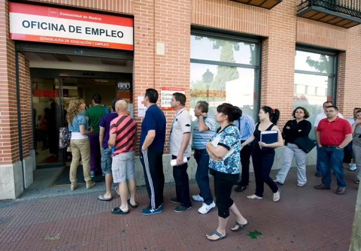 El nivel de desempleo continúa siendo 2.5 puntos porcentuales superior al 5.2 % de desempleados sobre la población activa registrada. EFE