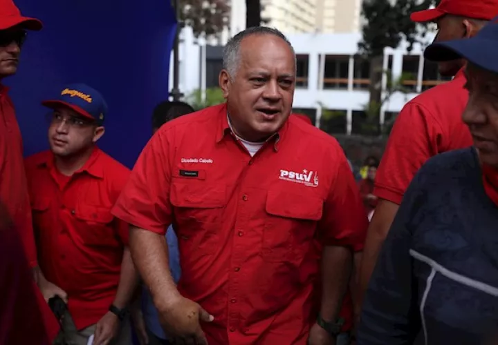 "Yo creo que no, debo decirlo responsablemente, creo que no", respondió Cabello cuando fue preguntado si la ANC, cuyo mandato finaliza en diciembre de este año, tendría a tiempo el borrador de una nueva Carta Magna para someterlo luego a referendo aprobatorio.
