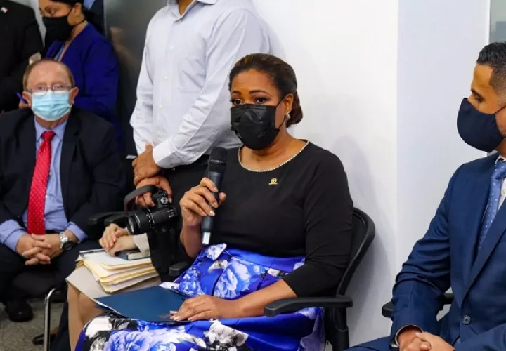 Donahy Raquel Shaud es Trabajadora Social y especialista en Gestión de Recursos Humanos.