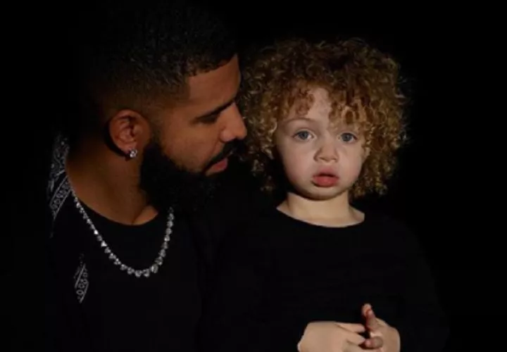 Drake y su hijo. Internet