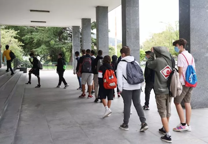 "La reapertura de los colegios es un desafío para Italia". Así comenzó su comparecencia ante la prensa el primer ministro, quien agregó que "hay que ser consciente de que habrá dificultades; no hay que ocultarlo, pero reabrirán con seguridad".