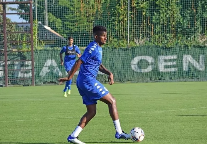 Fidel Escobar no jugará ante el Mirandés.