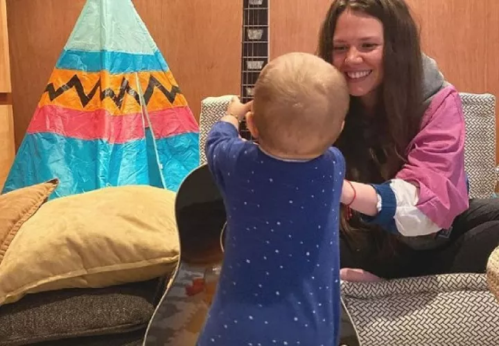 Joy Huertas y la pequeña Noah. Foto: Instagram