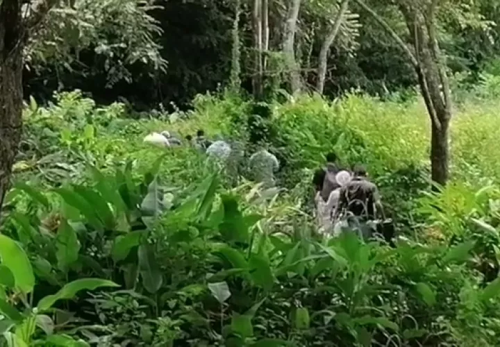 El cuerpo del ciudadano de 24 años due encontrado por sus familiares en un área fangosa. FOTO/ERIC MONTENEGRO 