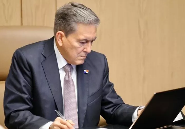 El mandatario añadió que, desde ahora y mientras se toman algunas medidas de mitigación en Panamá el Gobierno Nacional se encarga de mitigar las bases para resolver los problemas y estructurar bases profundas.