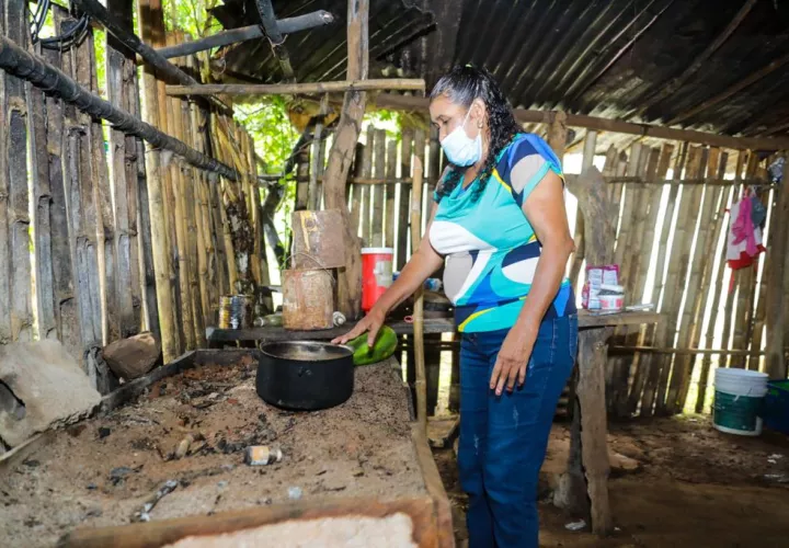 Entregan soluciones de viviendas a familias chiricanas
