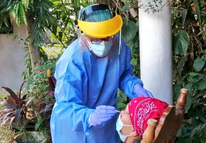 Personal del Ministerio de Salud realiza hisopados a nivel nacional. Foto cortesía Minsa