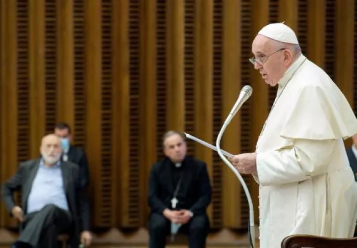 Francisco comenzó su discurso explicando que "la pandemia también lo ha demostrado: la salud humana no puede separarse de la del entorno en el que vive". FOTO/EFE