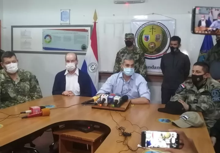 Las autoridades paraguayas informaron que hallaron la camioneta en la que viajaban el exvicepresidente  Oscar Denis y su acompañante y añadieron que en el interior podría haber un escrito de los secuestradores. FOTO/EFE