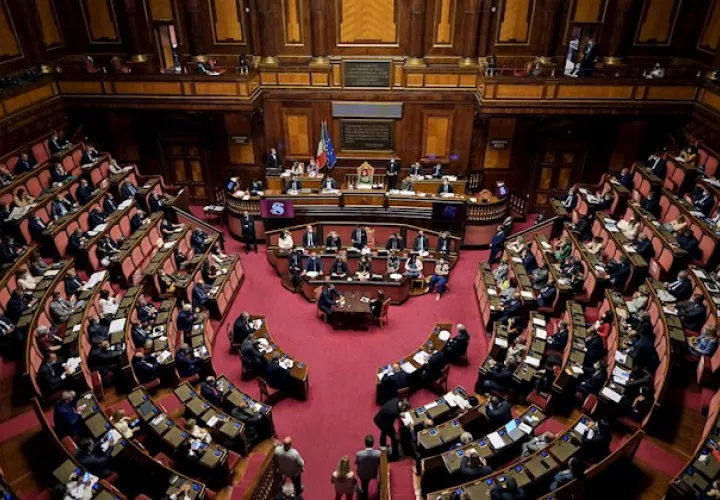También se tendrán que someter a la prueba todos los miembros de la comisión parlamentaria de Industria, ya que la pasada semana hubo una reunión en la que participó Croatiati.