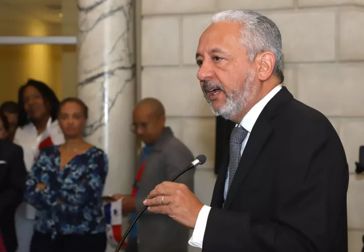 Administrador del Canal de Panamá, Ricaurte Vásquez, acudió a la Comisión de Presupuesto de la Asamblea Nacional.