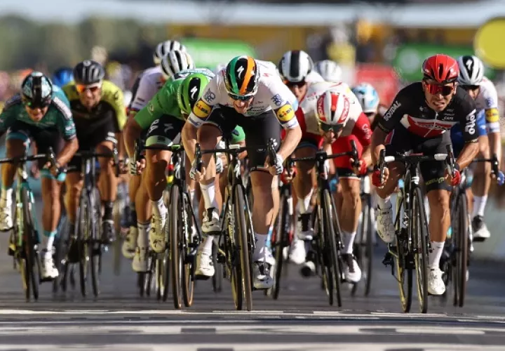 Sam Bennett  (cent.). Foto:EFE