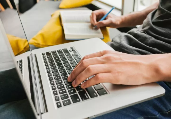 Los accidentes de trabajo y riesgos profesionales, reversibilidad, controversias y equipo o herramienta de trabajo/adecuaciones fueron algunos de los temas acordados.