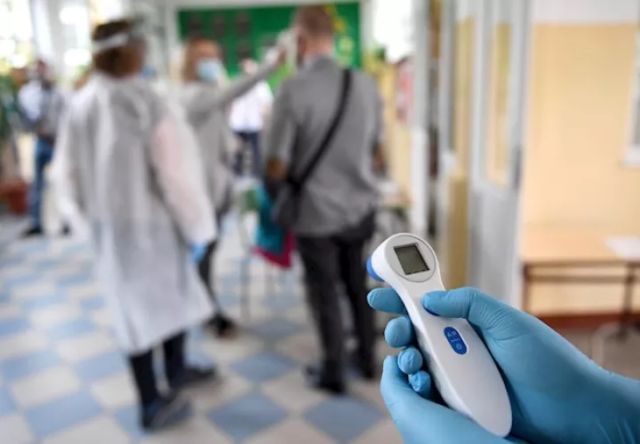 Loas científicos del organismo español subrayaron, a la vista de los informes científicos, que el contacto directo entre personas no es un requerimiento necesario para la transmisión del coronavirus.