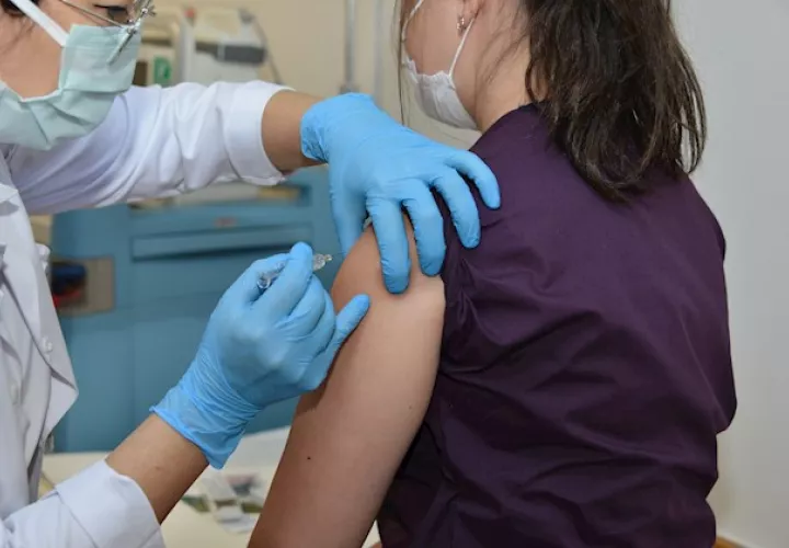 Sinovac anunció el pasado 9 de septiembre que los resultados de los ensayos de su vacuna CoronaVac en las fases 1 y 2 habían mostrado "buena seguridad e inmunogenicidad".