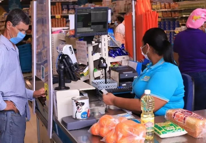 En este momento tenemos un millón 25 mil personas beneficiadas con el vale digital, eso equivale más o menos a 100 millones mensuales, expresó Oliva.